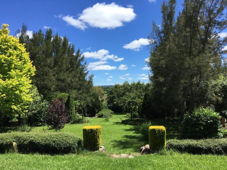 Garden-Nestled Granny Flat Between Winery And Town Apartment Armidale Exterior photo